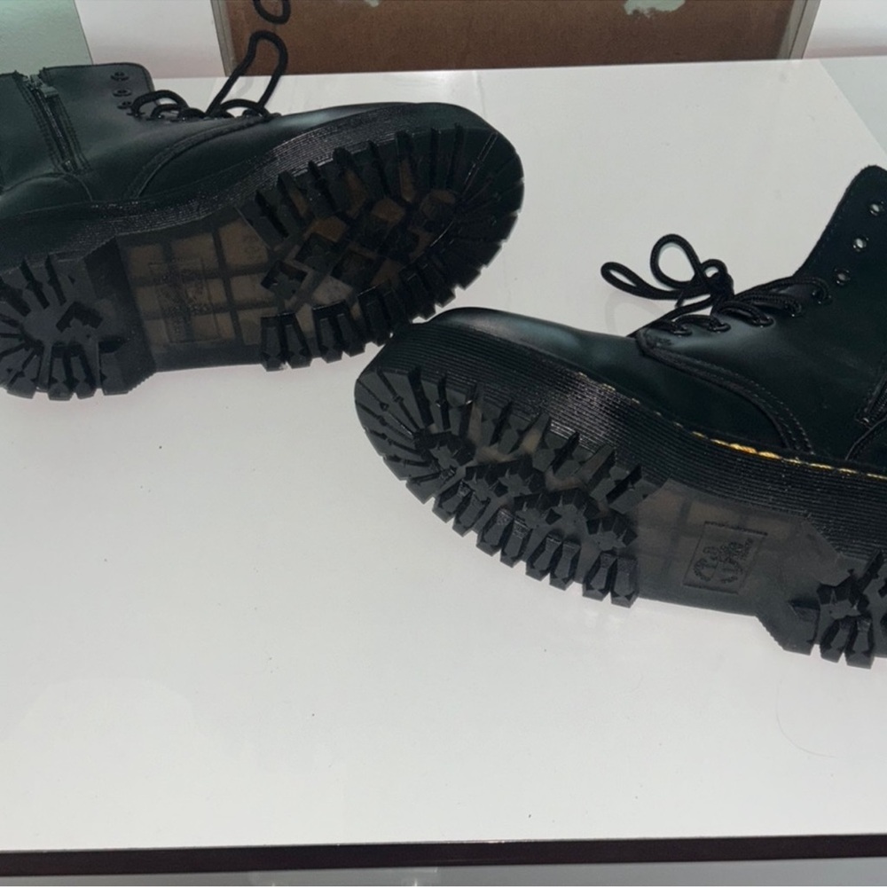 Dr Marten Jadon - Picture 4 of 5